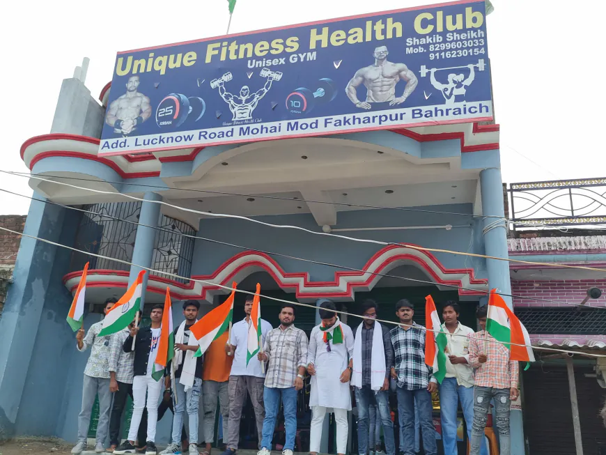 इस तिरंगा यात्रा ने न केवल फखरपुर में लोगों को एकजुट किया