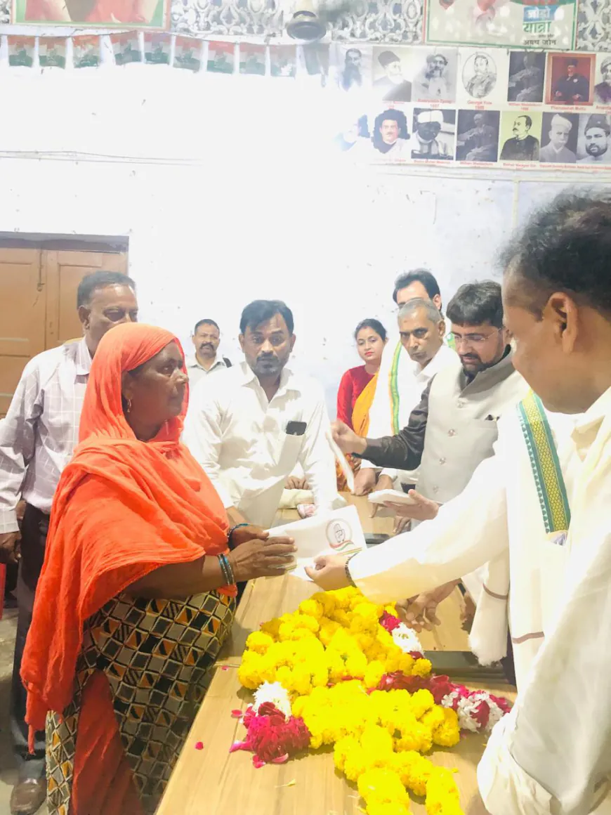 वजीरगंज: कांग्रेस द्वारा वजीरगंज पीड़ितों को भेजी गई सहायता राशि, अमीरों ने भी लूटीं