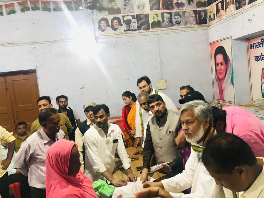 वजीरगंज: कांग्रेस द्वारा वजीरगंज पीड़ितों को भेजी गई सहायता राशि, अमीरों ने भी लूटीं