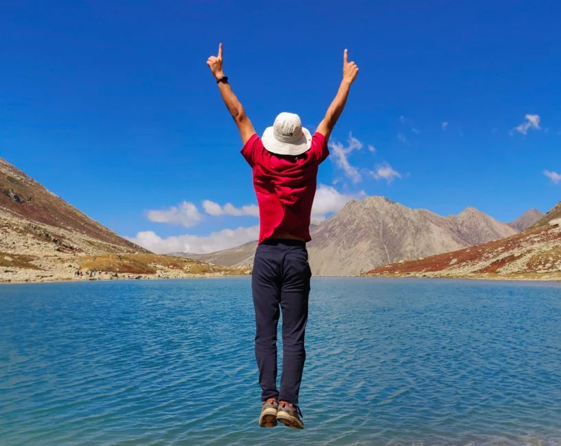 उड़ान की ज़िद - एक प्रेरणादायक ग़ज़ल